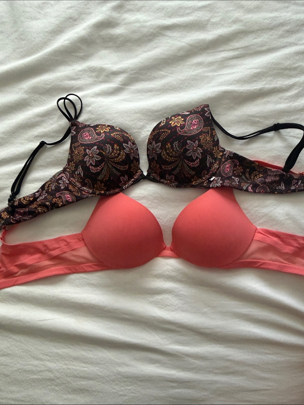 Victoria’s Secret bras 32b